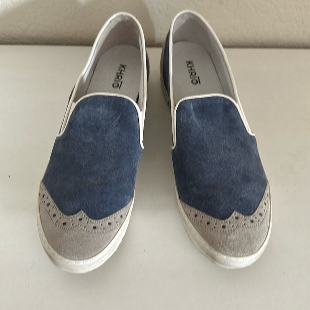 Woman’s size 41 Blue/white wingtip Italian, genuine suede & leather shoes. NWOT.